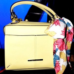 BRAND NEW STEVE MADDEN YELLOW PURSE